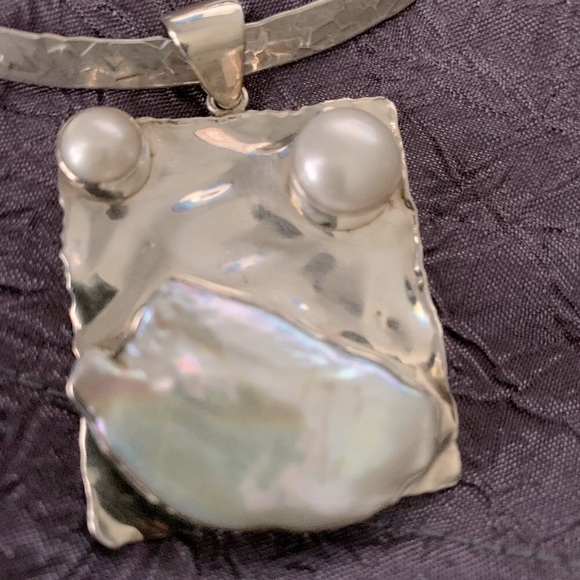 Sterling Silver Choker with 2 Fresh Water Pearls & a Biwa Pearl & Earrings Set - Picture 6 of 13